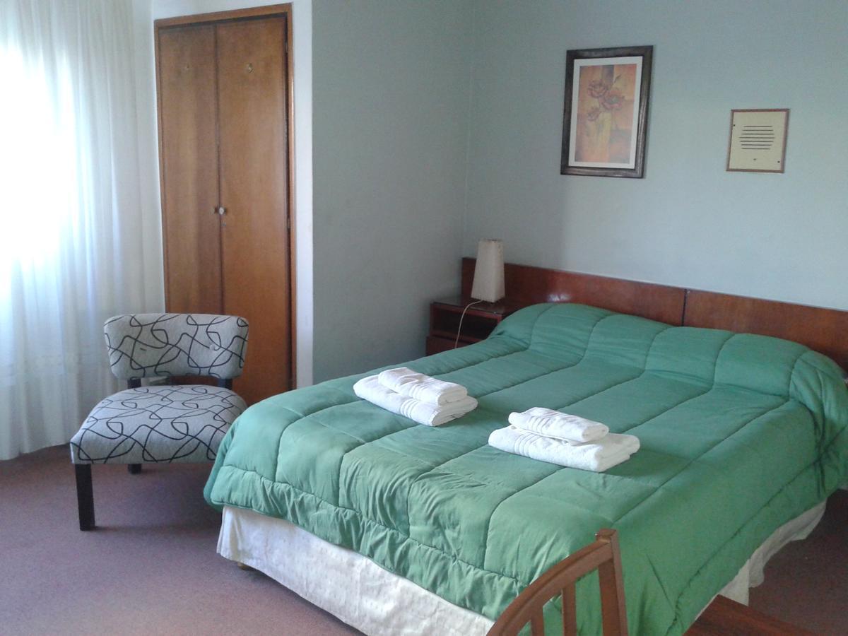 Iberia Hotel Olascoaga Neuquén Buitenkant foto