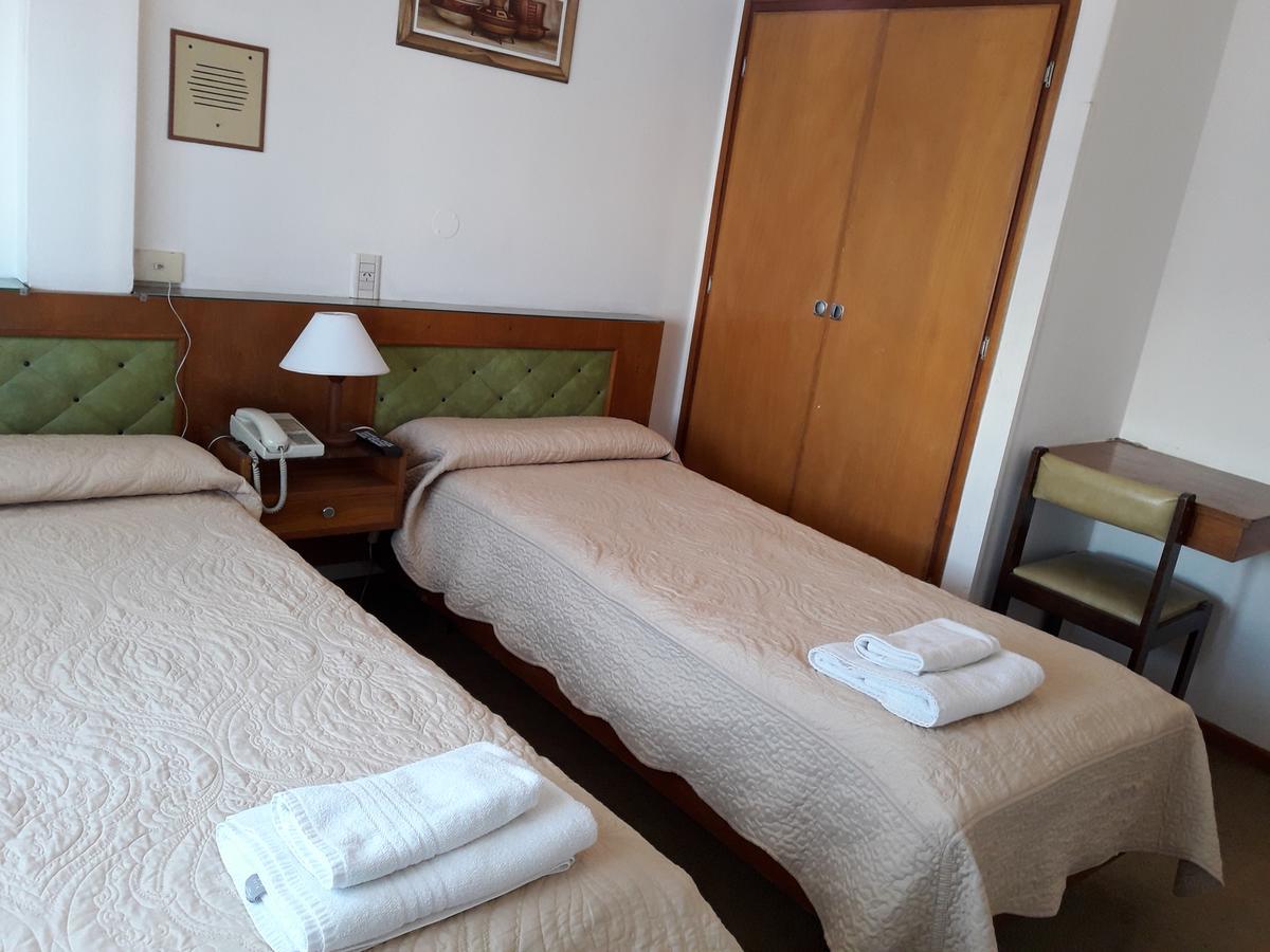 Iberia Hotel Olascoaga Neuquén Buitenkant foto