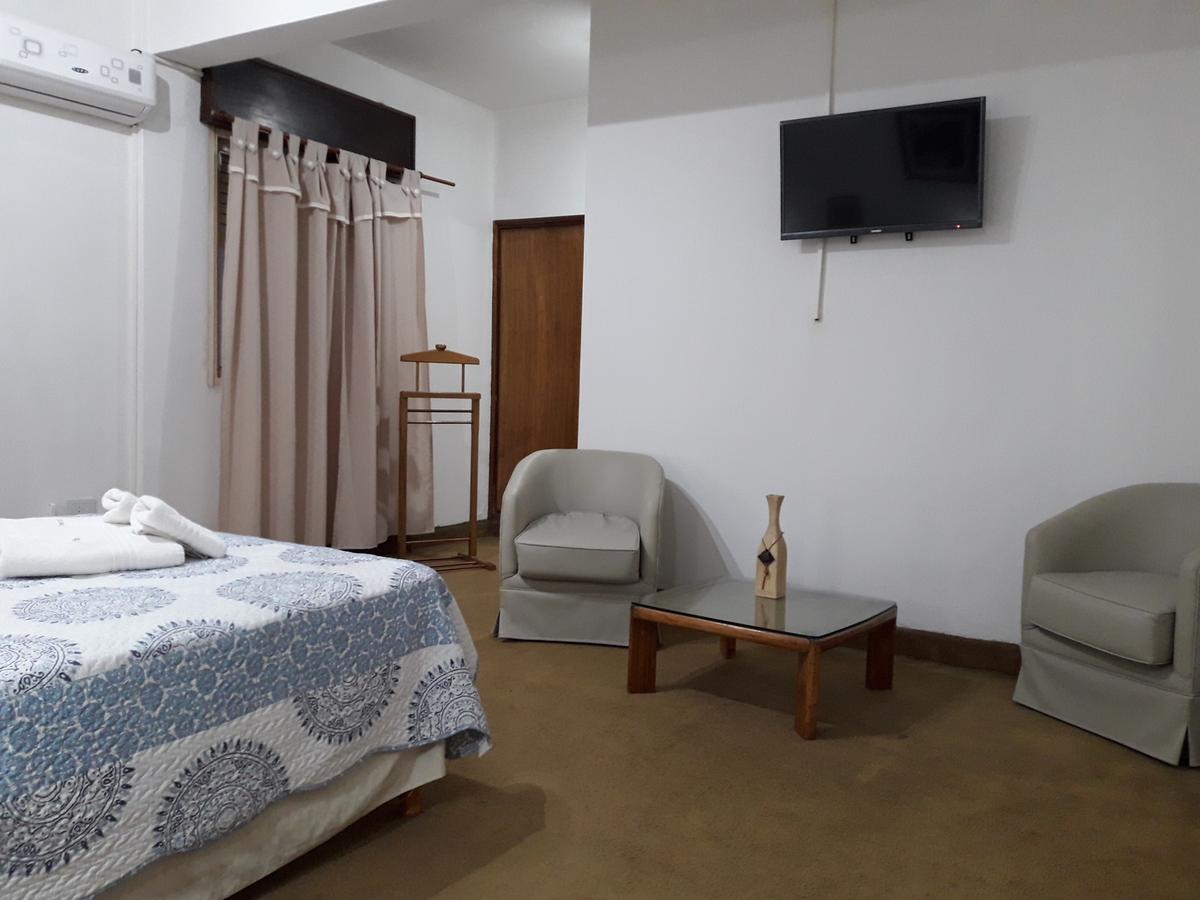 Iberia Hotel Olascoaga Neuquén Buitenkant foto