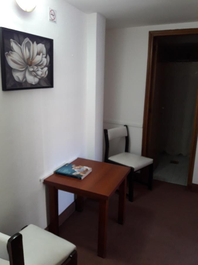 Iberia Hotel Olascoaga Neuquén Buitenkant foto