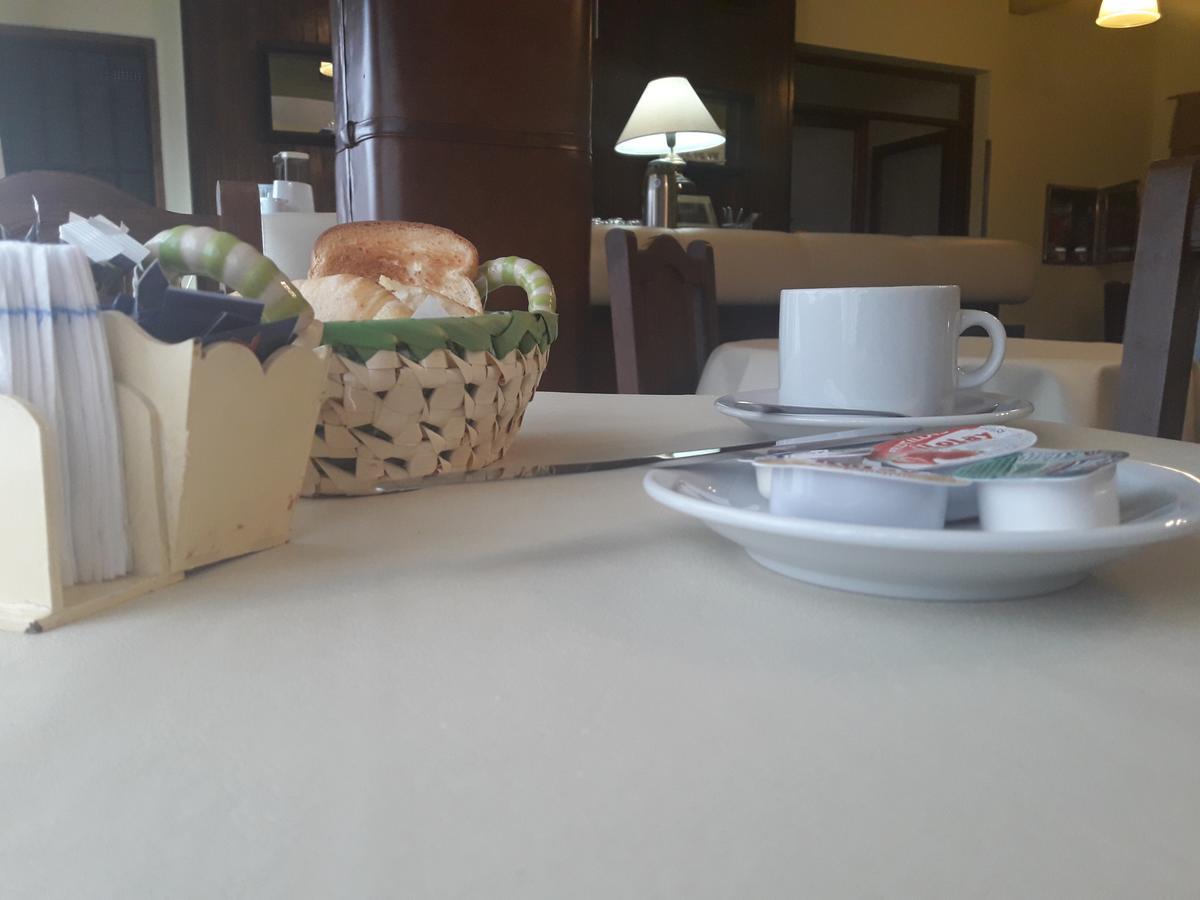 Iberia Hotel Olascoaga Neuquén Buitenkant foto